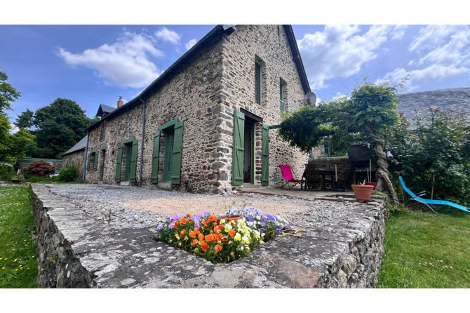 Propriété vue sur la Mayenne à St Jean sur Mayenne