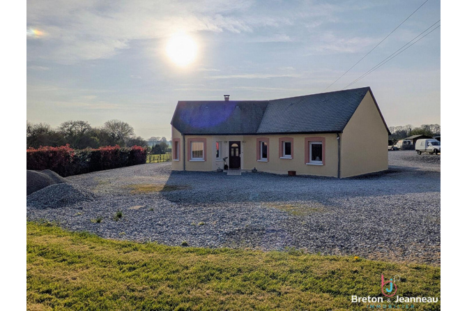 Maison de plain-pied sur 1 ha 74 secteur Evron