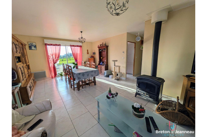 Maison de plain-pied sur 1 ha 74 secteur Evron