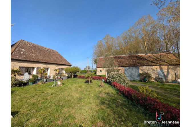 Maison en pierres avec 8 hectares proche du Mans