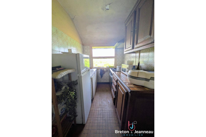 Maison en pierres avec 8 hectares proche du Mans