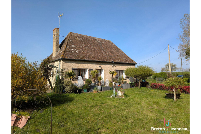 Maison en pierres avec 8 hectares proche du Mans