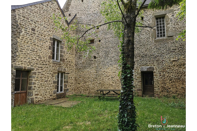 Ancien prieuré avec maison annexe secteur Bais