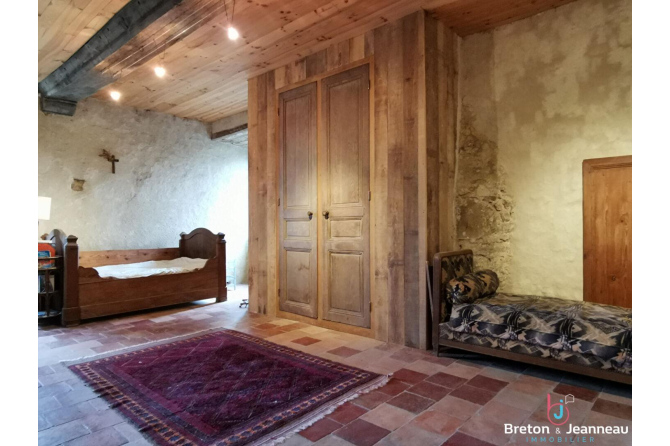 Ancien prieuré avec maison annexe secteur Bais