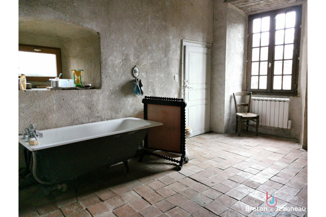 Ancien prieuré avec maison annexe secteur Bais