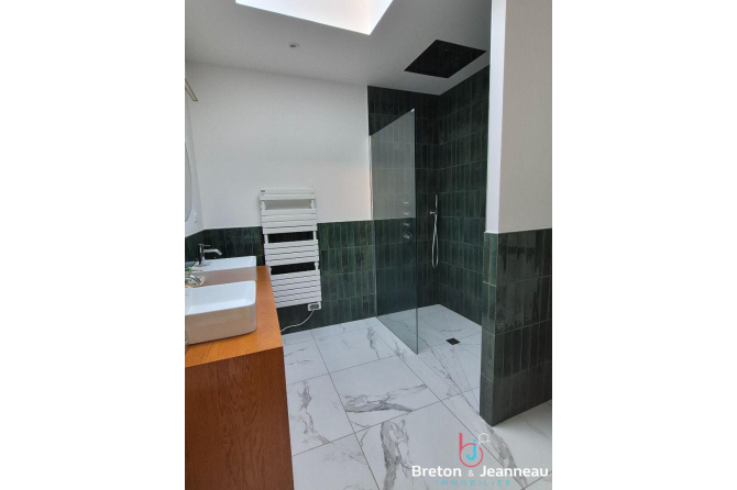 Maison entièrement rénovée avec PISCINE à Mayenne