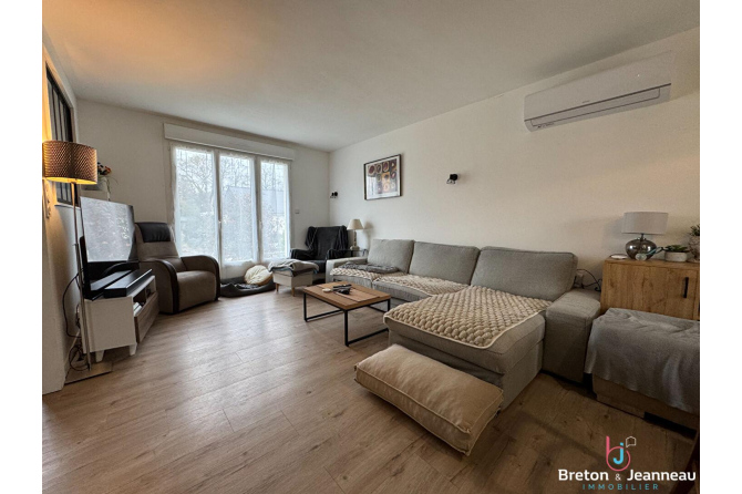 Maison à Quelaines Saint Gault