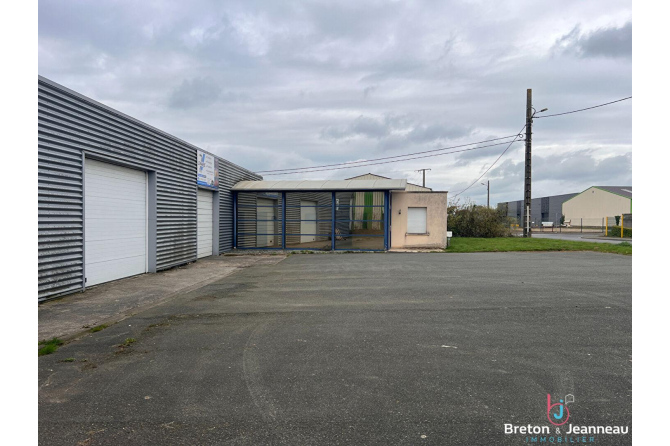 Ensemble entrepôt et  bureaux