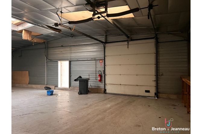 Ensemble entrepôt et  bureaux