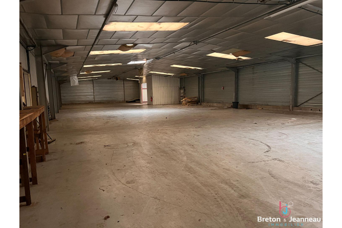 Ensemble entrepôt et  bureaux