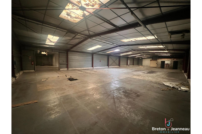 Ensemble entrepôt et  bureaux