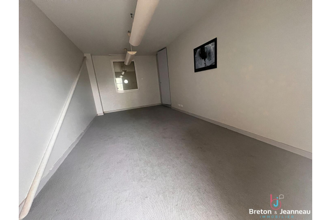 Ensemble entrepôt et  bureaux