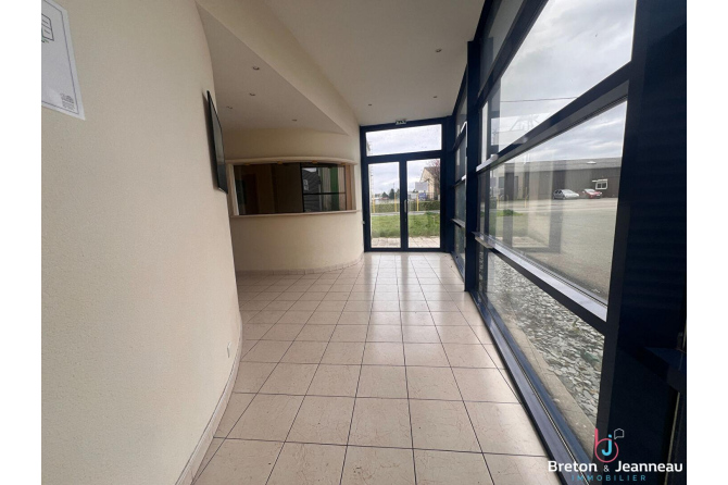 Ensemble entrepôt et  bureaux