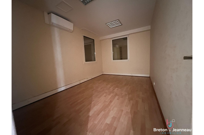 Ensemble entrepôt et  bureaux