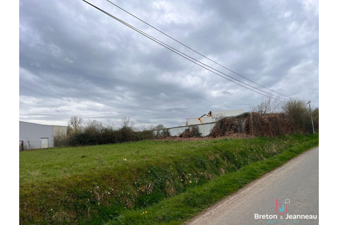 Ensemble entrepôt et  bureaux