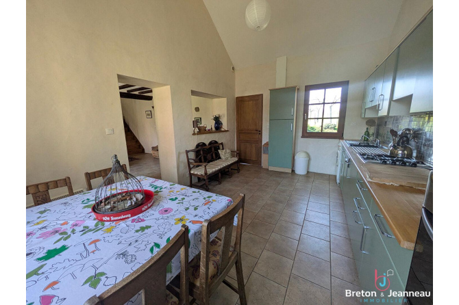 Ancien moulin de caractère sur 6 ha 41 secteur Sainte Suzanne