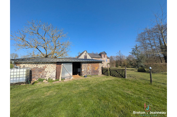 Ancien moulin de caractère sur 6 ha 41 secteur Sainte Suzanne