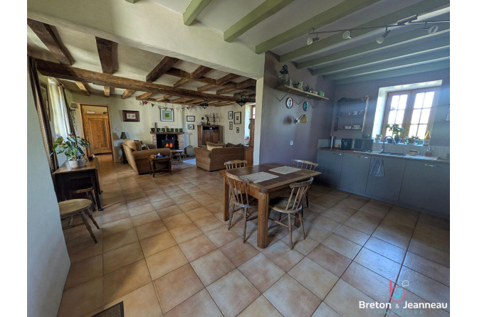 Ancien moulin de caractère sur 6 ha 41 secteur Sainte Suzanne