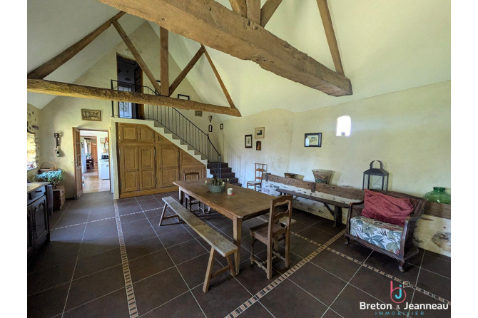 Ancien moulin de caractère sur 6 ha 41 secteur Sainte Suzanne