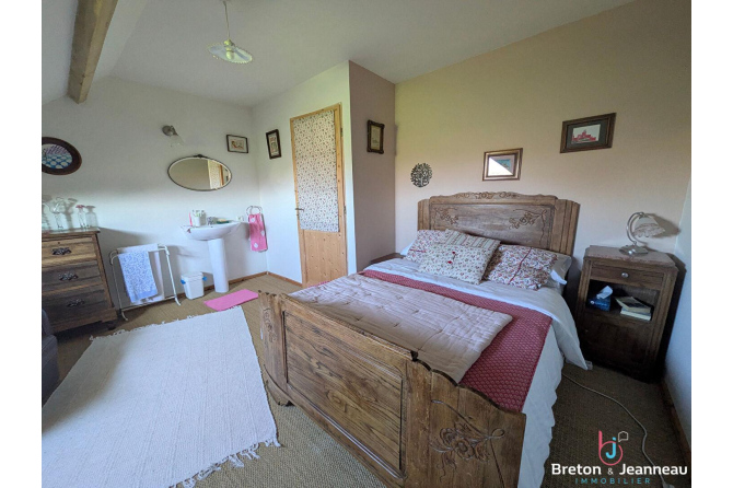 Ancien moulin de caractère sur 6 ha 41 secteur Sainte Suzanne