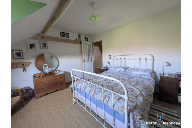 Ancien moulin de caractère sur 6 ha 41 secteur Sainte Suzanne