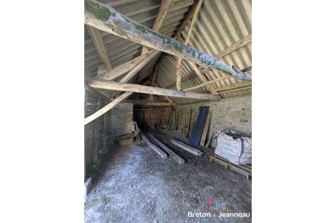 Ancien moulin de caractère sur 6 ha 41 secteur Sainte Suzanne