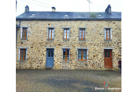 Ensemble immobilier en pierres à Andouillé