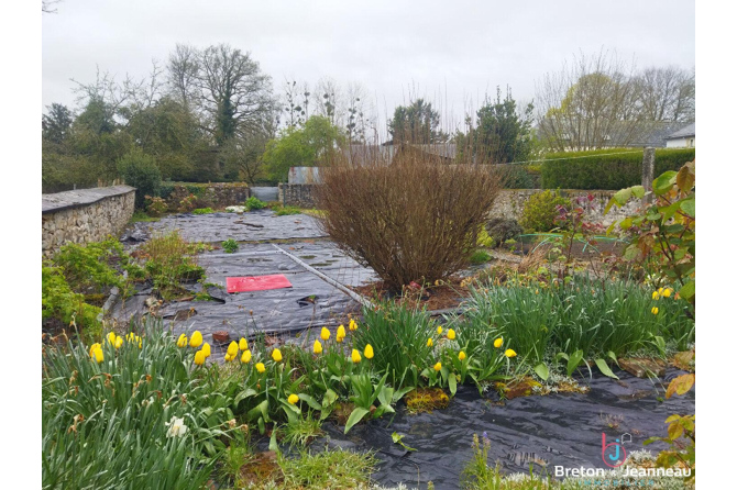 Ensemble immobilier en pierres à Andouillé