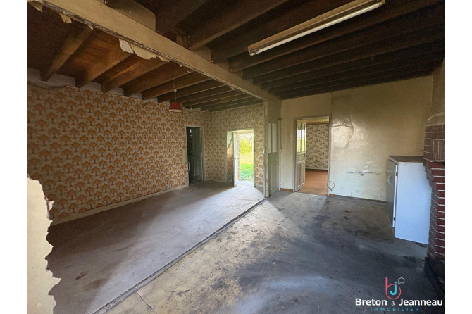 Ancien corps de ferme sur plus de 7 hectares de terres à St Denis de Gastines