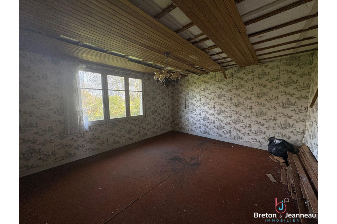 Ancien corps de ferme sur plus de 7 hectares de terres à St Denis de Gastines