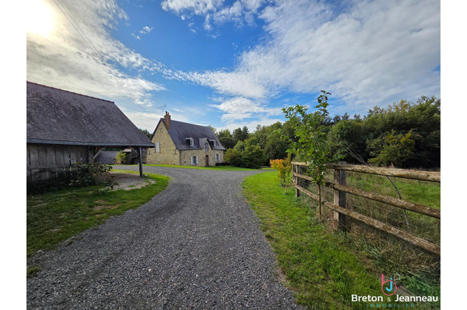 Corps de ferme sur 8 ha 34 à Bandouet-St Jean