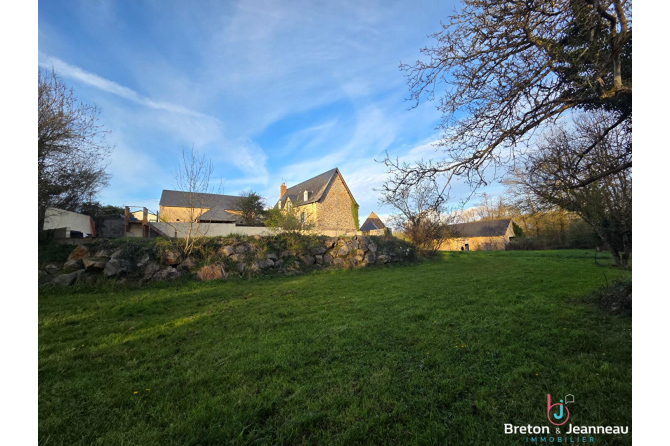 Corps de ferme sur 8 ha 34 à Bandouet-St Jean