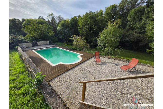 Corps de ferme sur 8 ha 34 à Bandouet-St Jean