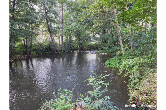 Corps de ferme sur 8 ha 34 à Bandouet-St Jean