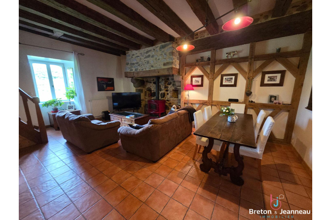 Corps de ferme sur 8 ha 34 à Bandouet-St Jean