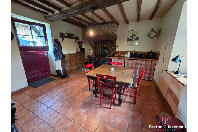 Corps de ferme sur 8 ha 34 à Bandouet-St Jean