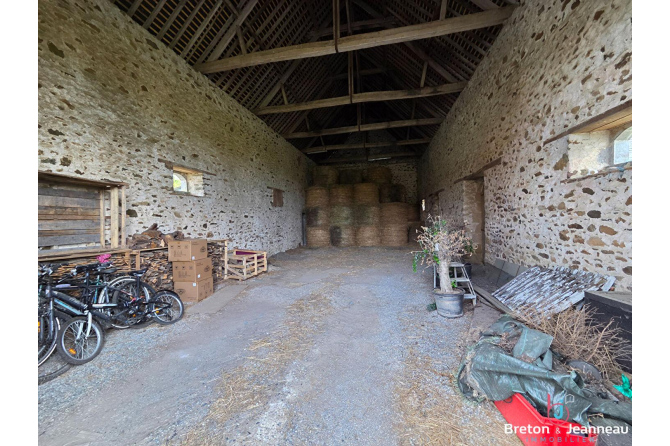 Corps de ferme sur 8 ha 34 à Bandouet-St Jean