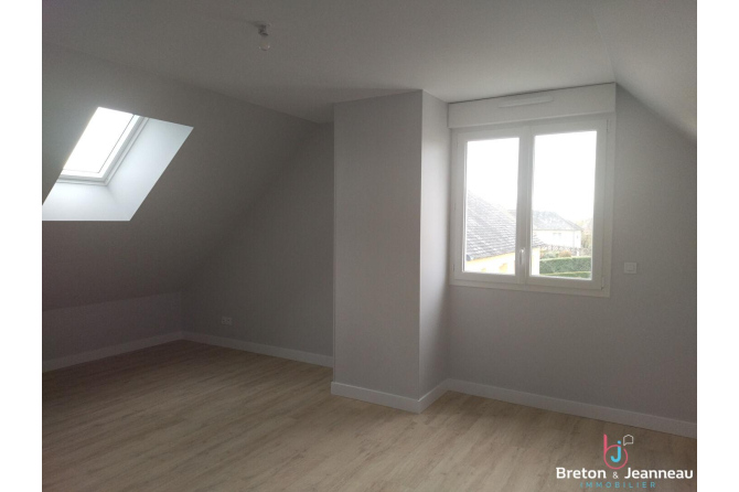 PAVILLON F5 à LASSAY LES CHATEAUX