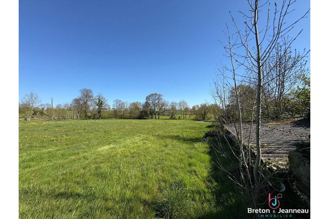 Ancien corps de ferme sur plus de 7 hectares de terres à St Denis de Gastines