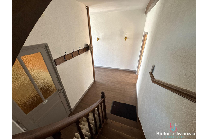 Maison bourgeoise sur 4 niveaux à Saint-Hilaire-Du-Harcouët