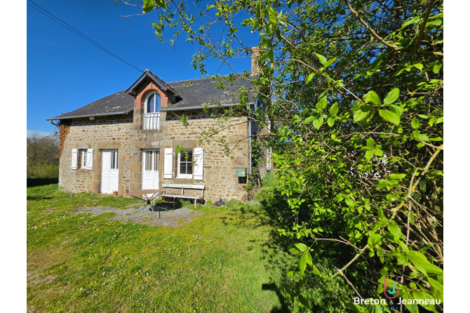 Maison entre Ambrières-les-Vallées et Lassay-les-Châteaux
