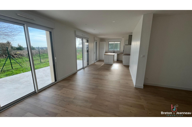 Maison récente à Changé