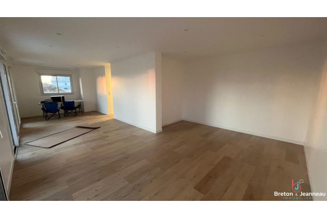 Maison récente à Changé