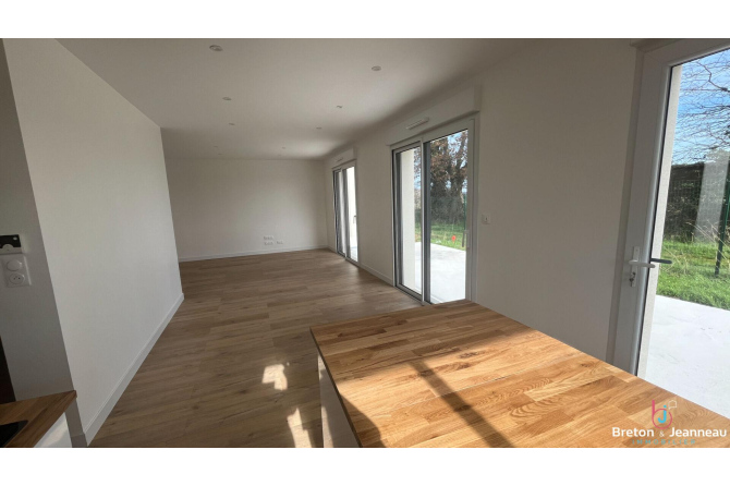 Maison récente à Changé