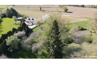Maison sans voisins avec étang à 8 kms de Mayenne