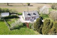 Maison sans voisins avec étang à 8 kms de Mayenne