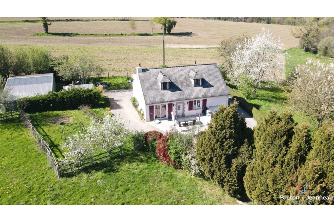 Maison sans voisins avec étang à 8 kms de Mayenne