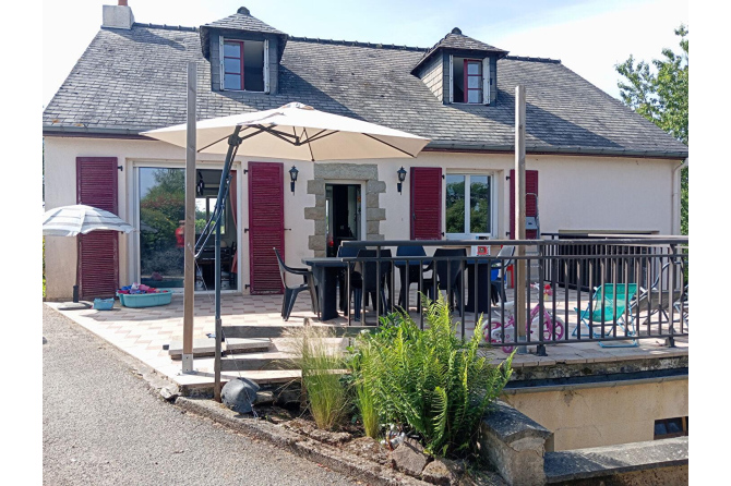 Maison sans voisins avec étang à 8 kms de Mayenne