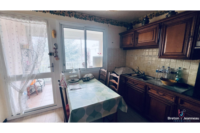 Appartement avec balcons à Laval