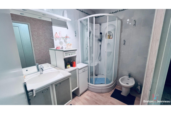 Appartement avec balcons à Laval